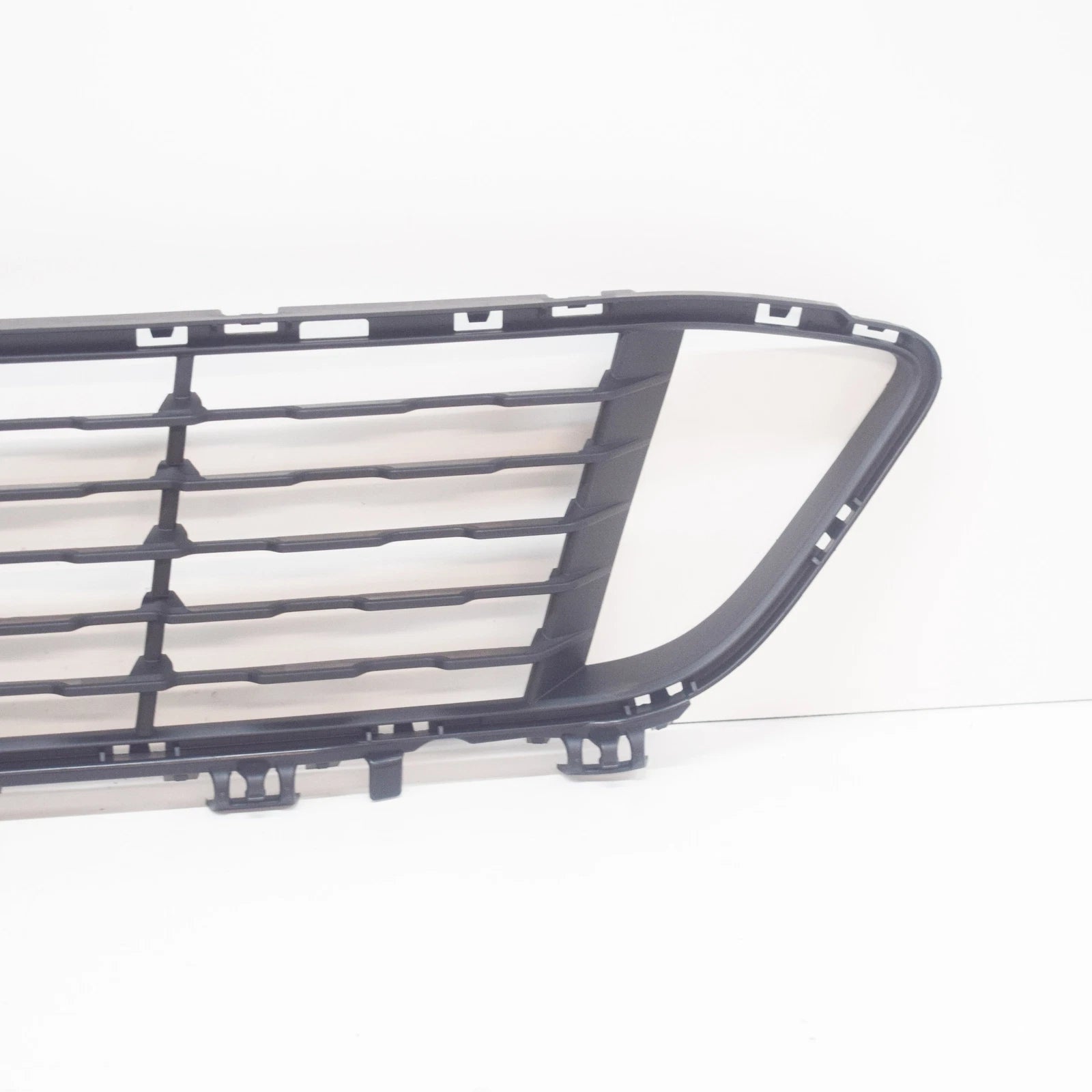 NEW BMW X1 F48 FRONT BUMPER CENTER LOWER GRILLE X-LINE 51117354773 2015 ORIGINAL