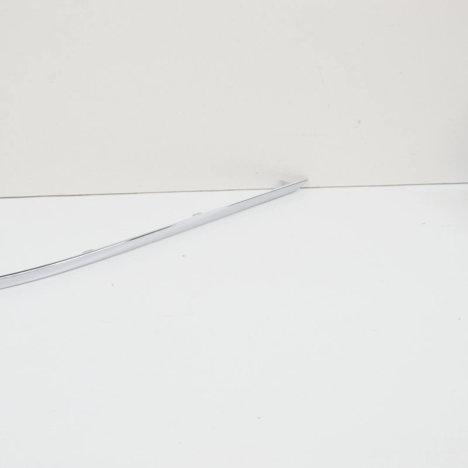 NEW MB C W204 REAR BUMPER LEFT SIDE MOULDING A2048852921 ORIGINAL