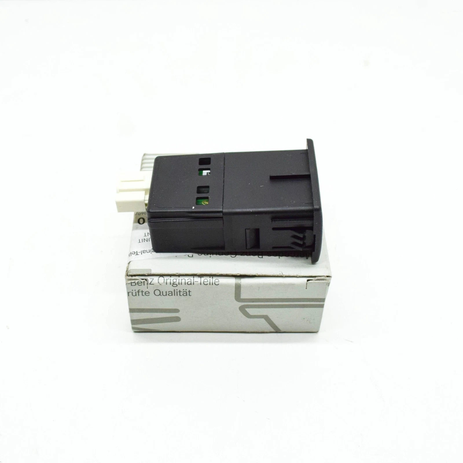 NEW MERCEDES-BENZ E W213 USB PORT CONNECTING UNIT A2138203200 ORIGINAL