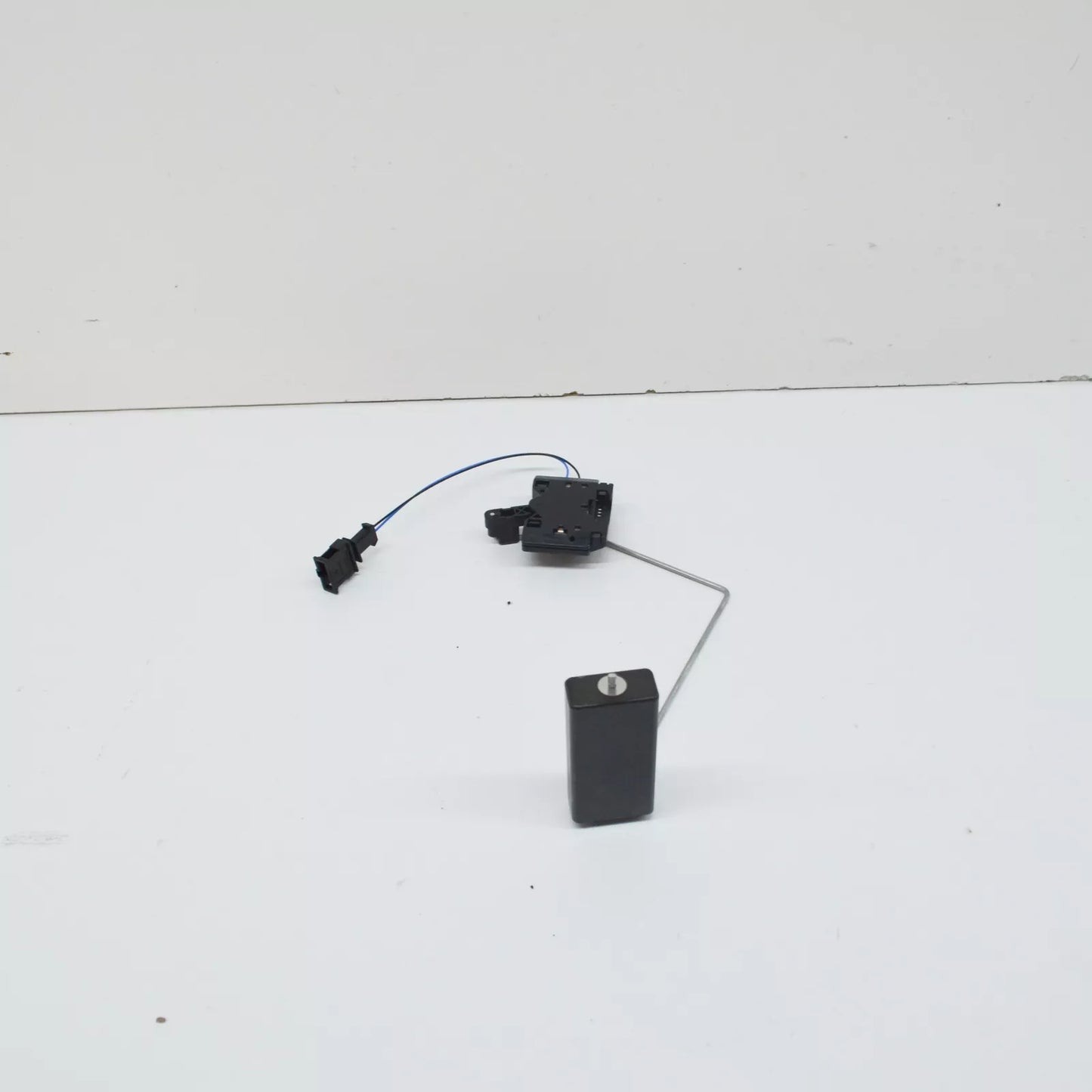 NEW AUDI A6 C6 RIGHT FUEL GAUGE SENSOR 4F0919673C