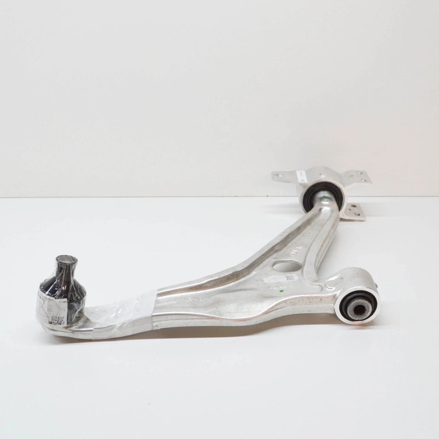 NEW MB GLA H247 FRONT RIGHT TRANSVERSE CONTROL ARM A2473308802 ORIGINAL