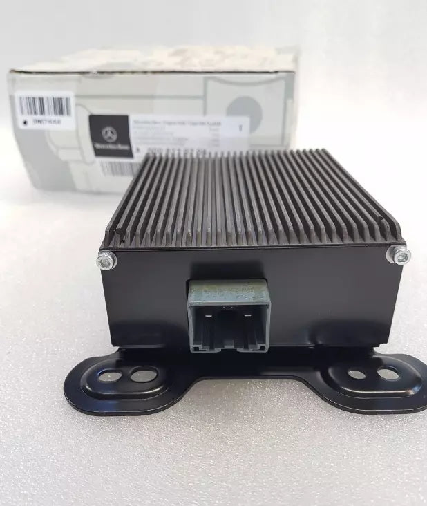 NEW MERCEDES-BENZ C W205 VOLTAGE CONVERTER A0008270705 ORIGINAL