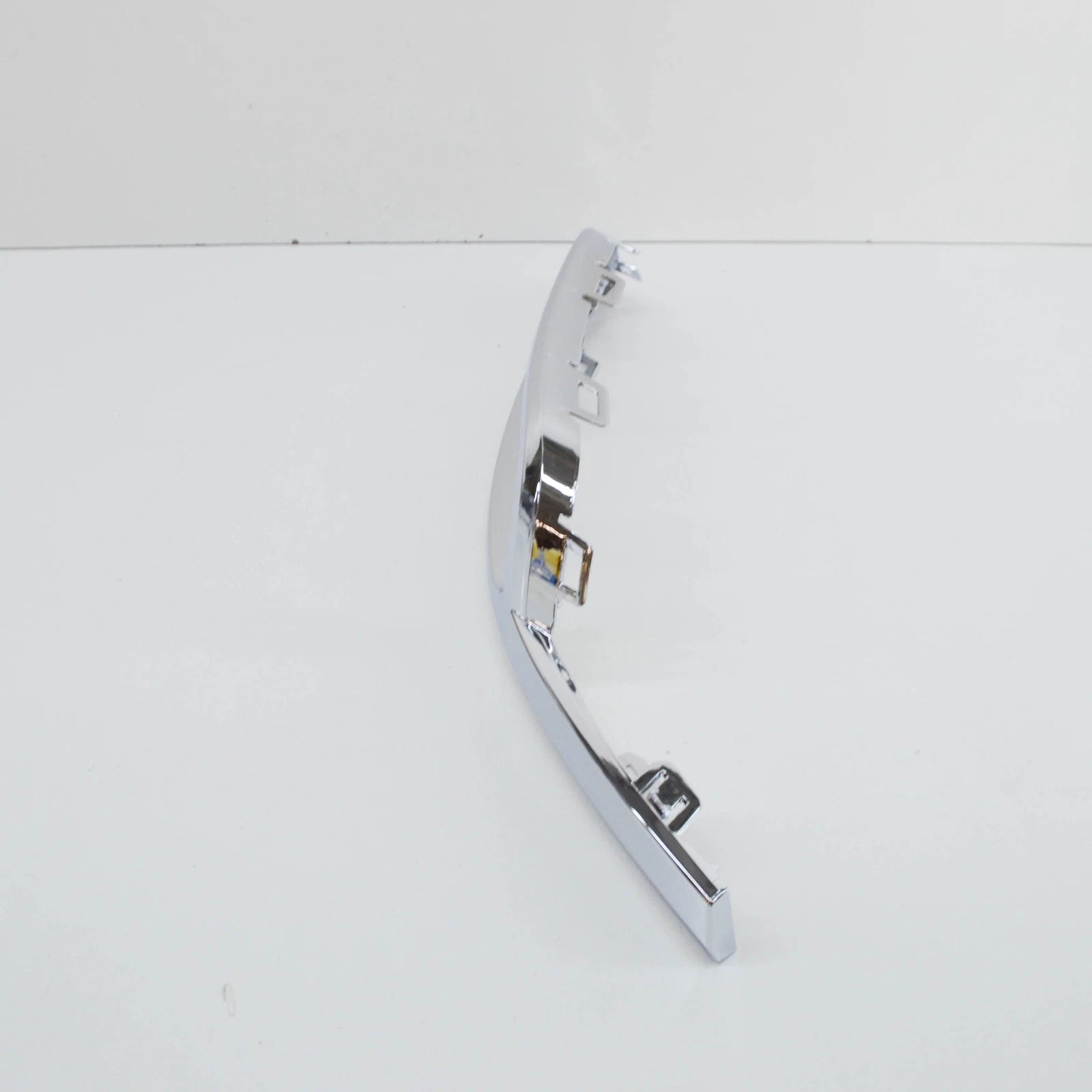 NEW VOLKSWAGEN T-ROC REAR BUMPER CHROME LEFT CORNER TRIM 2GA807833A2ZZ ORIGINAL