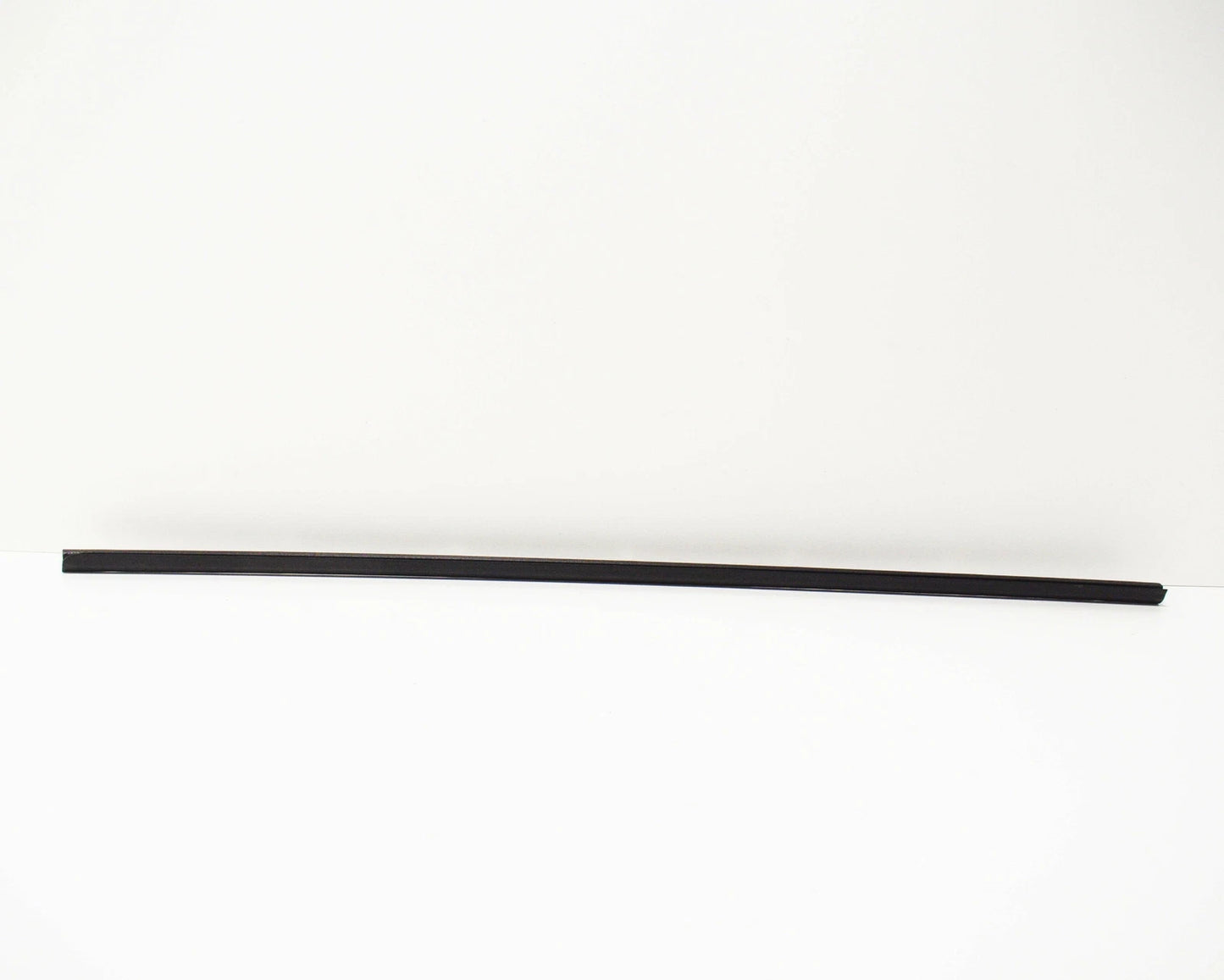 NEW MERCEDES-BENZ C W202 DRIP MOULDING BOTTOM RIGHT FRONT A2026900682