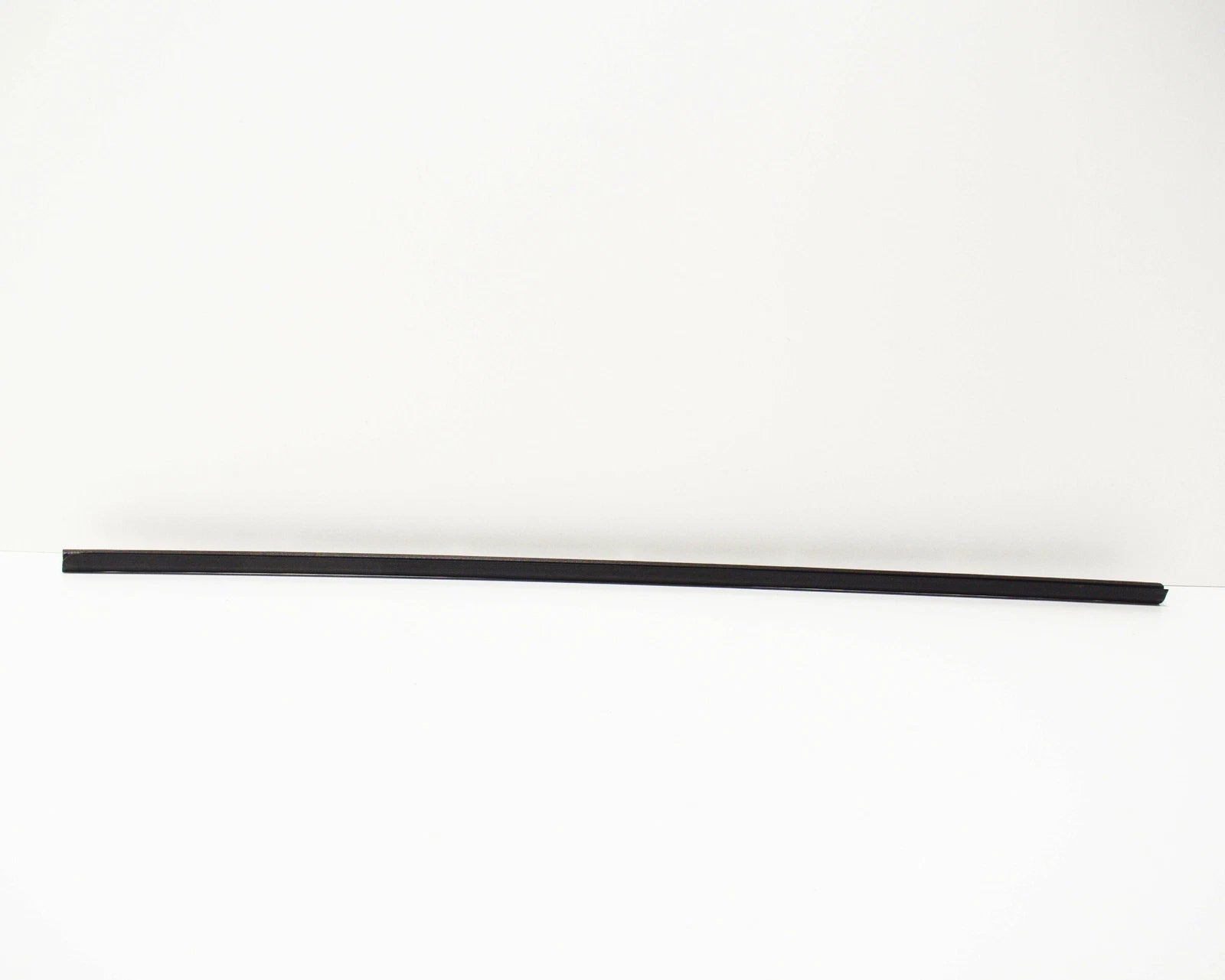 NEW MERCEDES-BENZ C W202 DRIP MOULDING BOTTOM RIGHT FRONT A2026900682