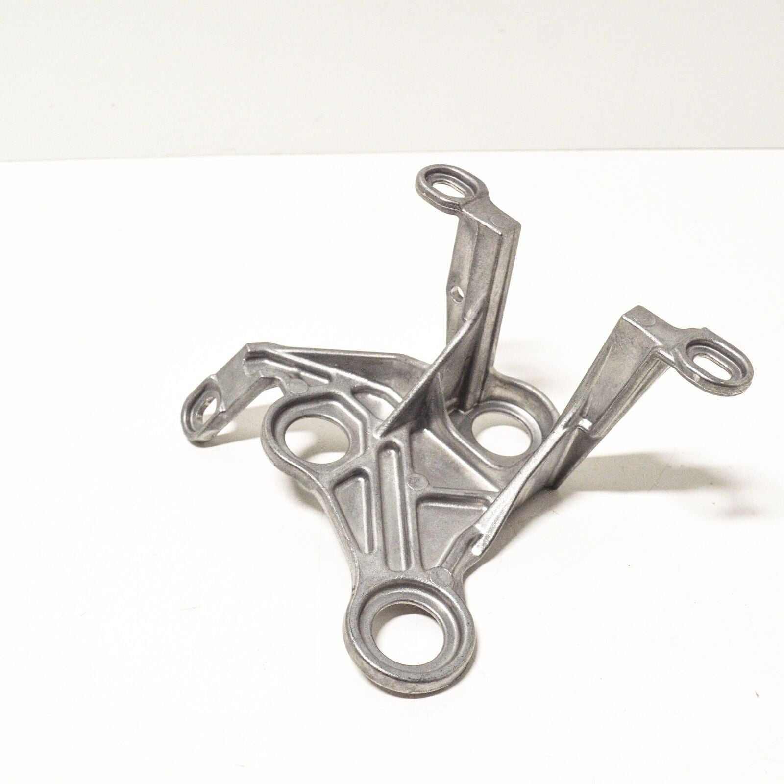 NEW MERCEDES-BENZ C-CLASS W204 ABS PUMP BRACKET A2044300110 ORIGINAL