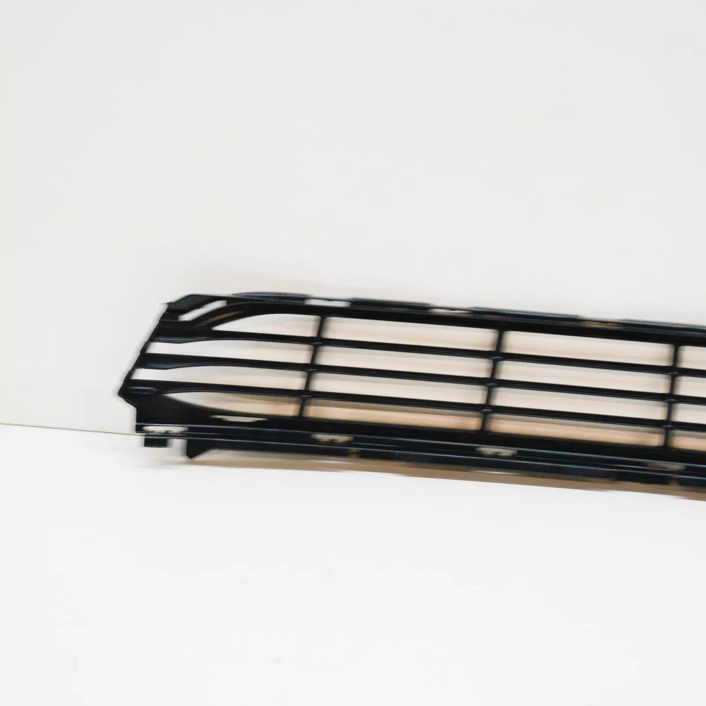 NEW BMW 7 G11 FRONT BUMPER CENTER AIR INTAKE GRILLE 51117486832 ORIGINAL