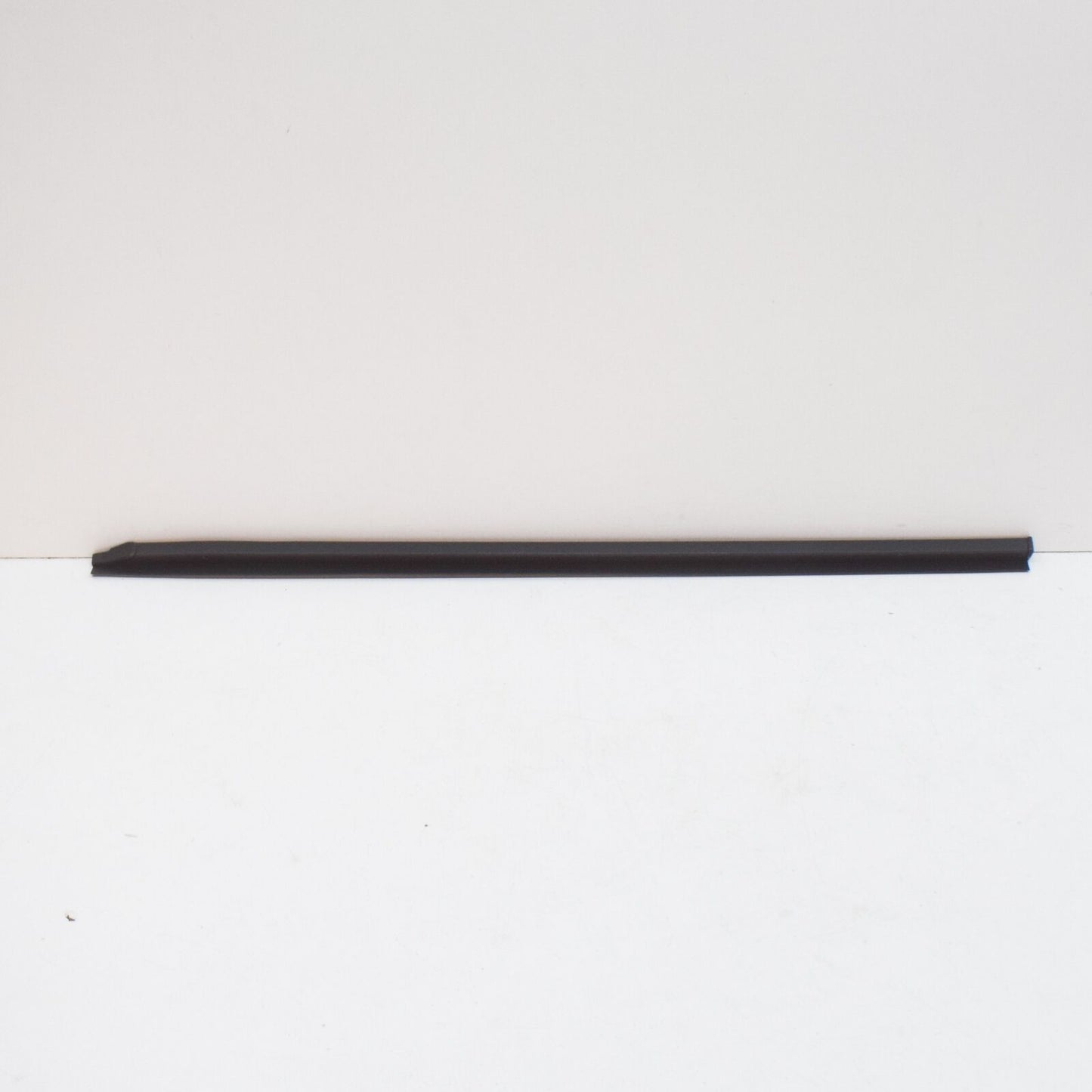 new bmw 7 e38 rear left lower door seal 51228150099 8150099 original