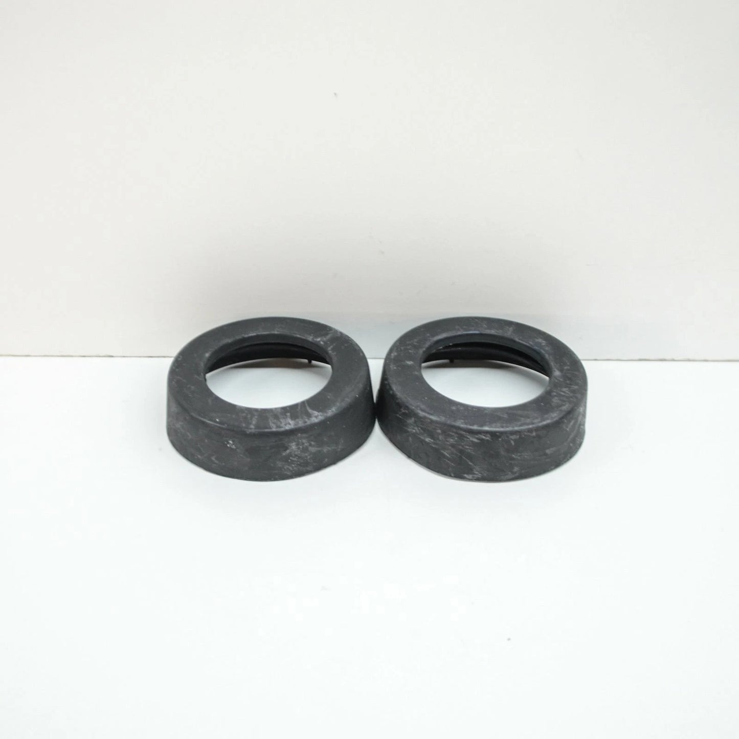 NEW MERCEDES-BENZ E W124 FRONT SPRING UPPER RUBBER MOUNTING A2013210984 ORIGINAL