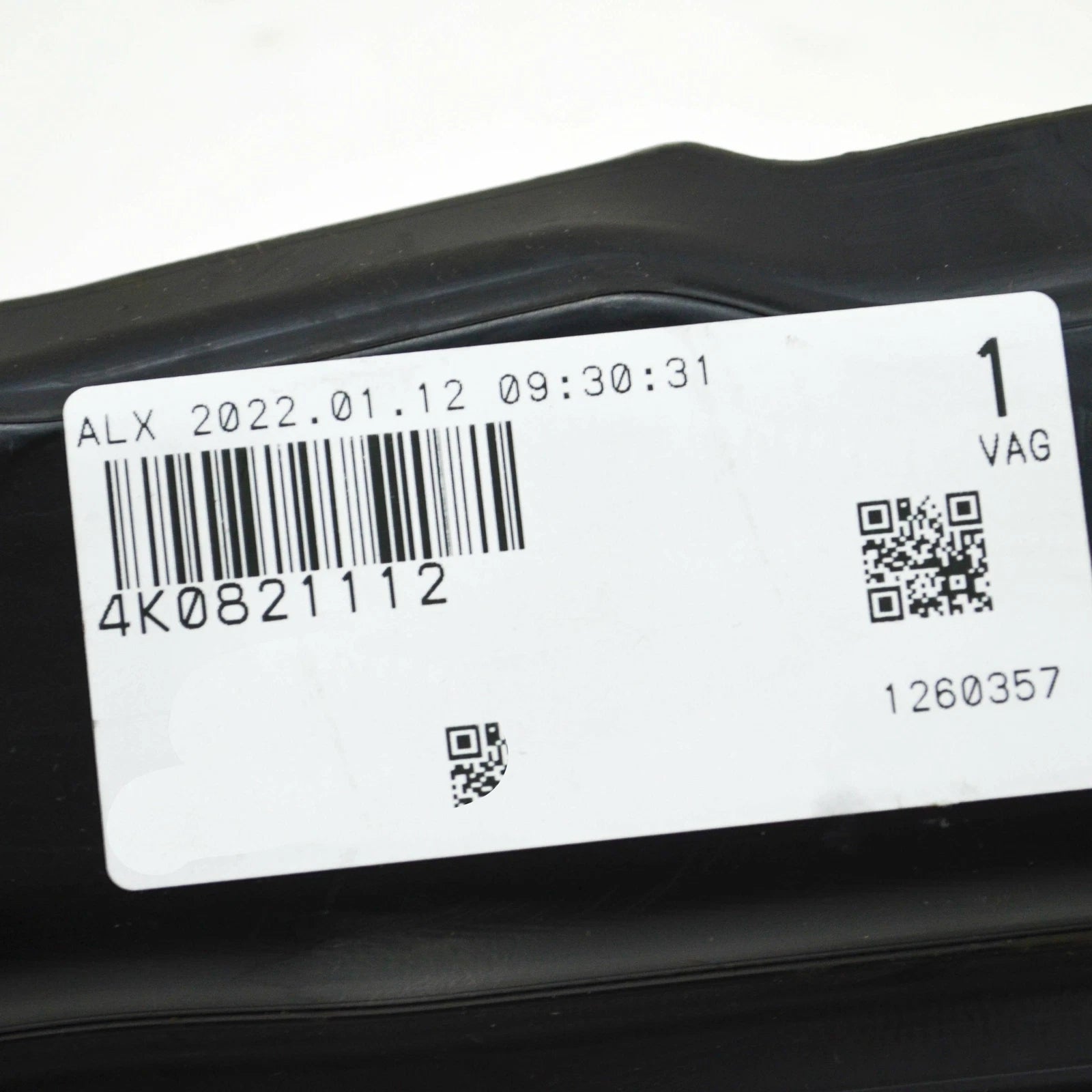 NEW AUDI A6 C8 FRONT RIGHT FENDER WING SEAL COVER 4K0821112 ORIGINAL