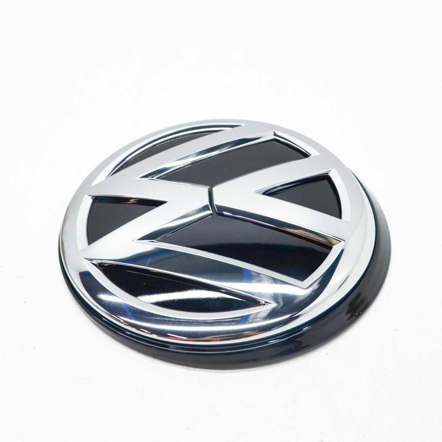 NEW VW GOLF MK7 5G FRONT BUMPER RADIATOR GRILLE EMBLEM 5GE853719A041 ORIGINAL