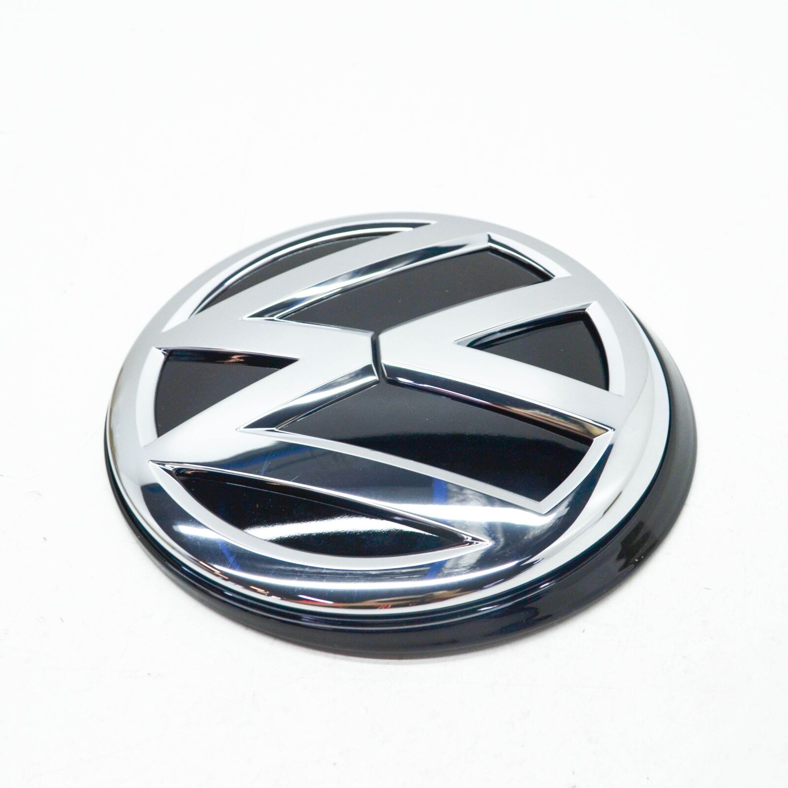 NEW VW GOLF MK7 5G FRONT BUMPER RADIATOR GRILLE EMBLEM 5GE853719A041 ORIGINAL