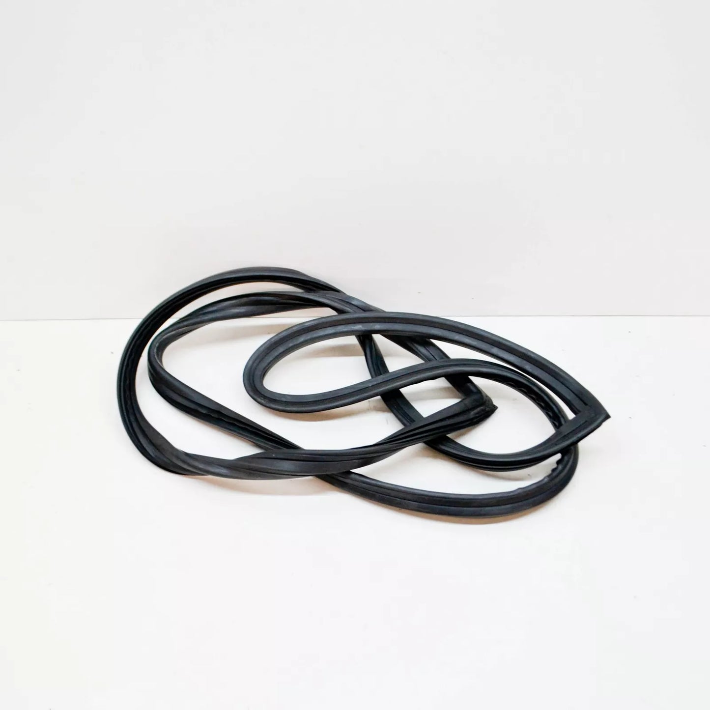 NEW MERCEDES-BENZ SALOON W123 WINDSHIELD SEALING FRAME A1236700039 ORIGINAL