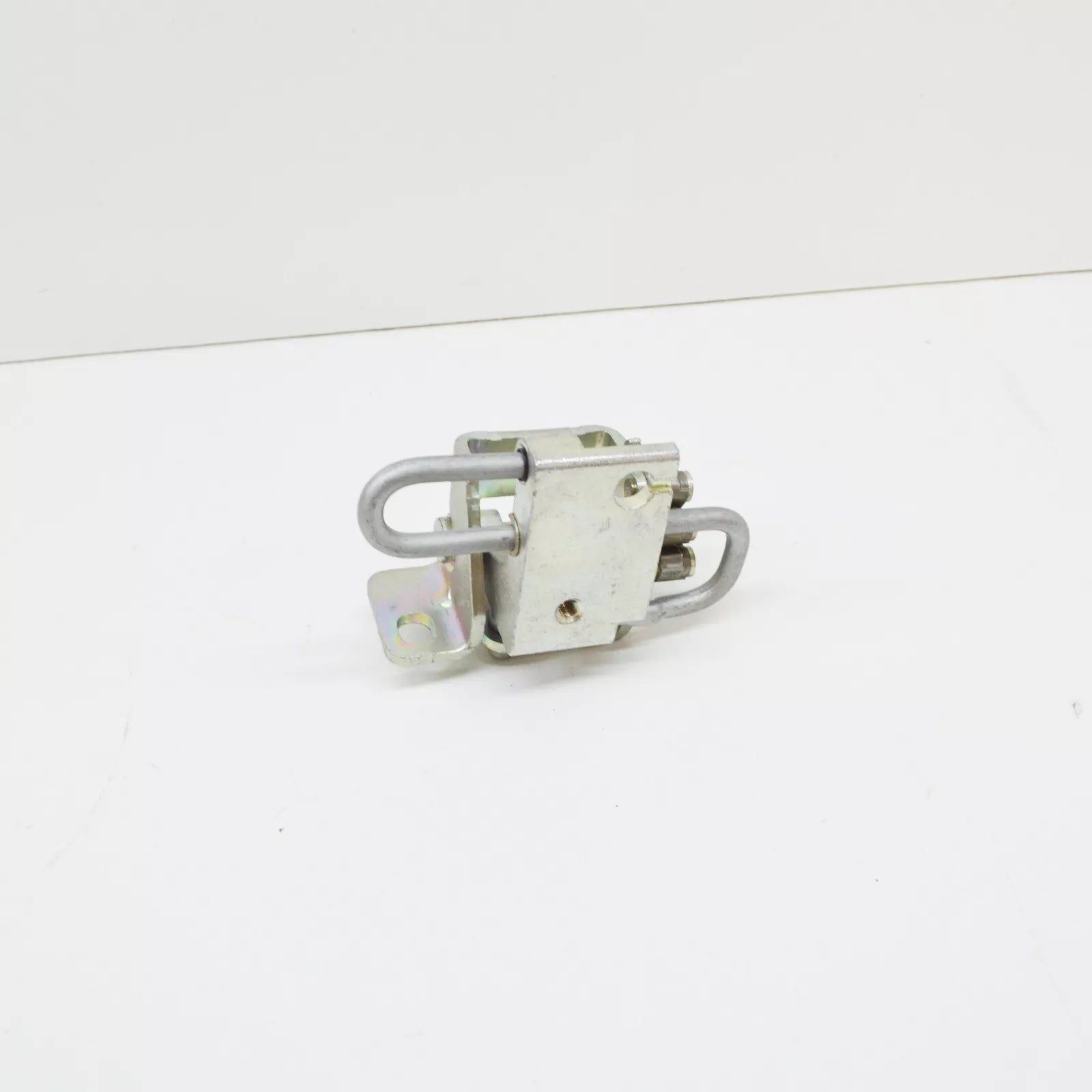 NEW VOLKSWAGEN GOLF MK5 FRONT LEFT DOOR LOWER HINGE 1K0831411Q ORIGINAL