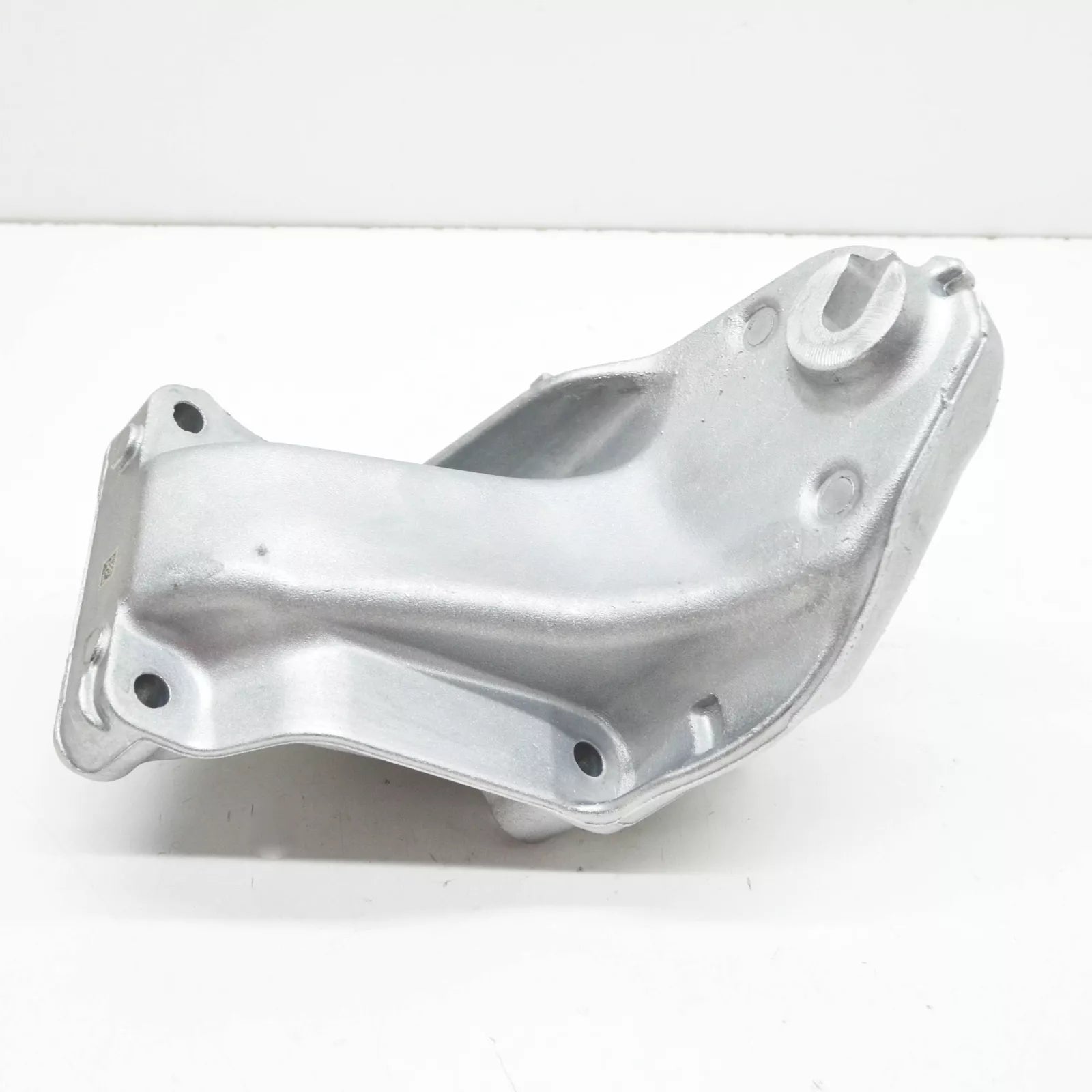 NEW MERCEDES-BENZ E W213 LEFT SIDE ENGINE BRACKET A6542232900