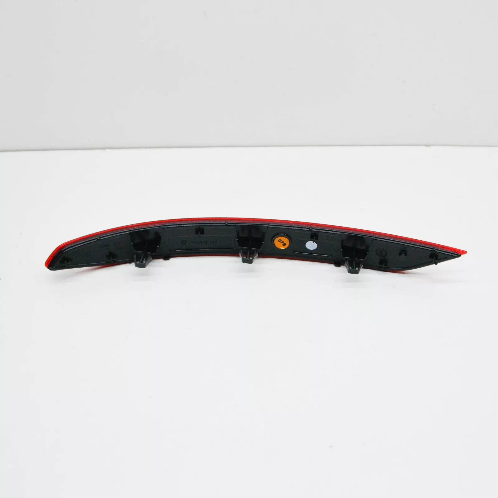 NEW VOLKSWAGEN JETTA MK7 REAR RIGHT BUMPER REFLECTOR 17A945106