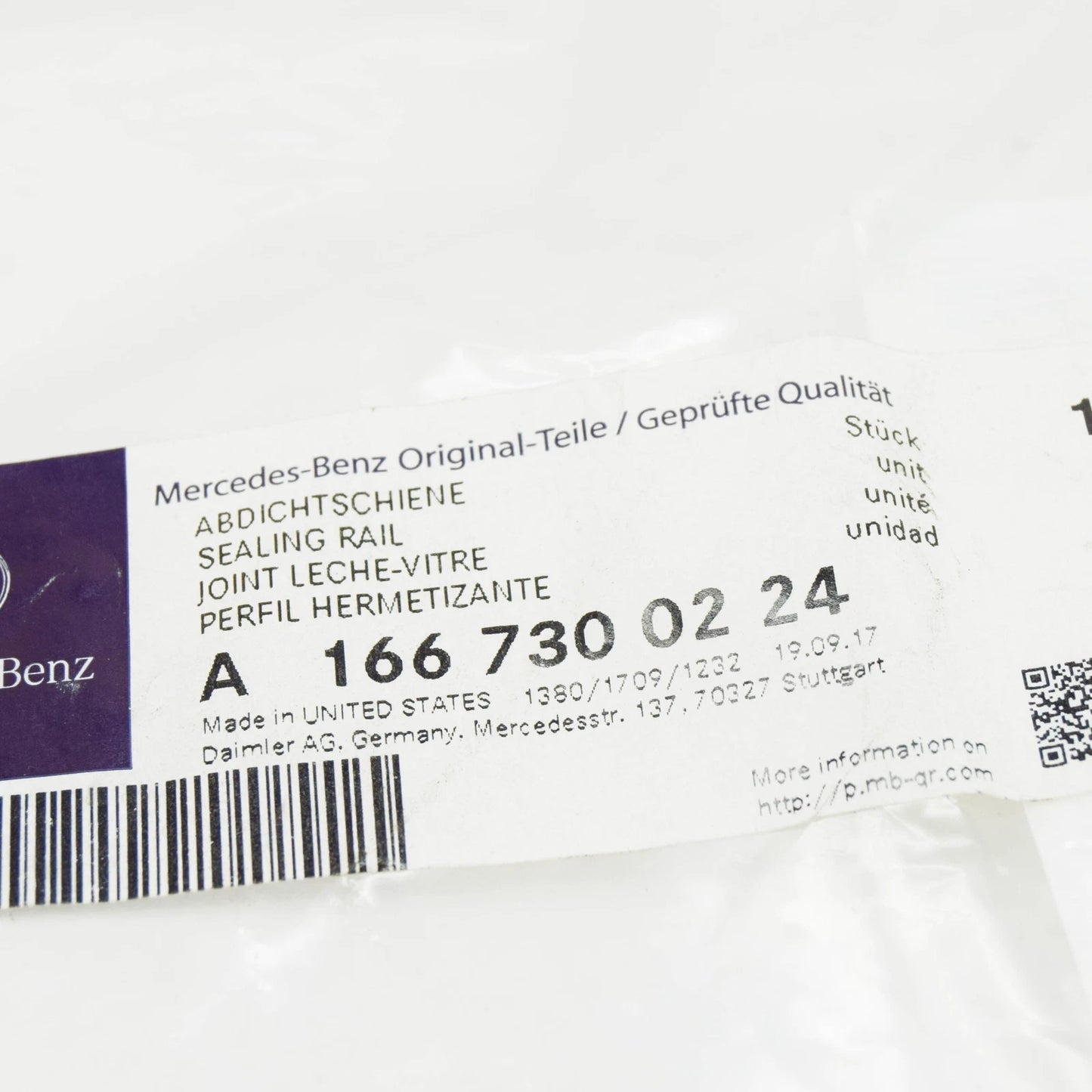 NEW MERCEDES-BENZ ML W166 INSIDE REAR RIGHT SEALING RAIL A1667300224 ORIGINAL