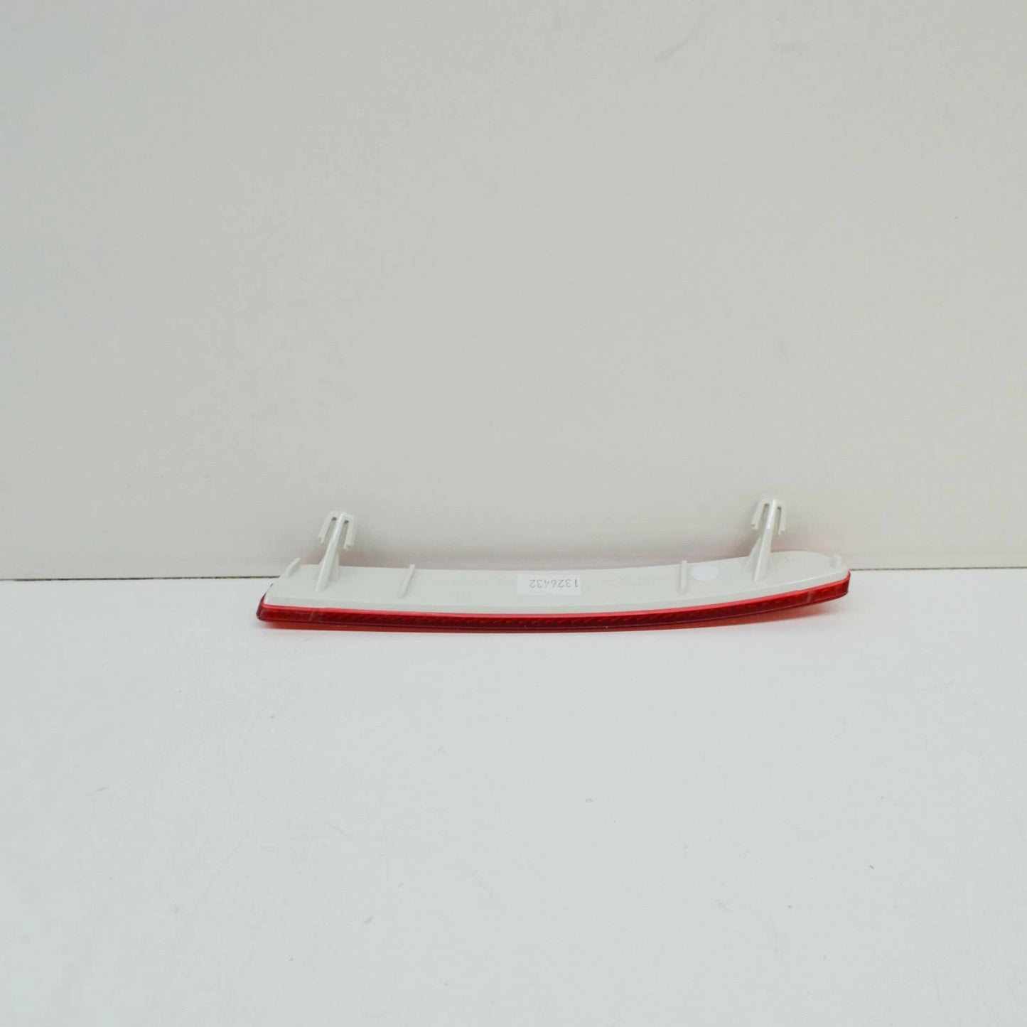 NEW VOLKSWAGEN JETTA MK5 REAR BUMPER RIGHT SIDE REFLECTOR 1K5945106