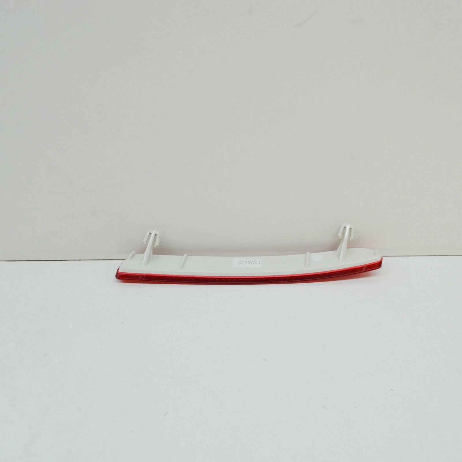 NEW VOLKSWAGEN JETTA MK5 REAR BUMPER RIGHT SIDE REFLECTOR 1K5945106