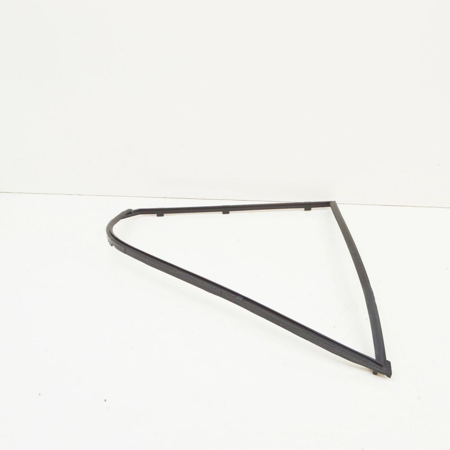 NEW BMW 5 E39 REAR LEFT DOOR QUARTER WINDOW FRAME 51348186183 8186183 ORIGINAL