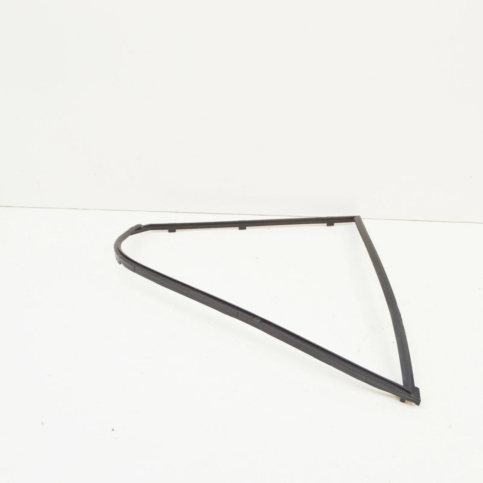 NEW BMW 5 E39 REAR LEFT DOOR QUARTER WINDOW FRAME 51348186183 8186183 ORIGINAL