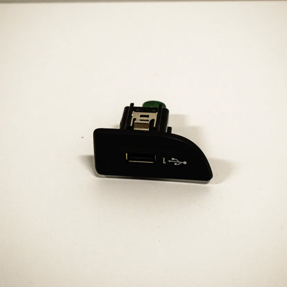 NEW AUDI A3 8V AUDIO AUXILIARY JACK INTERFACE USB PORT LHD 8V1035726