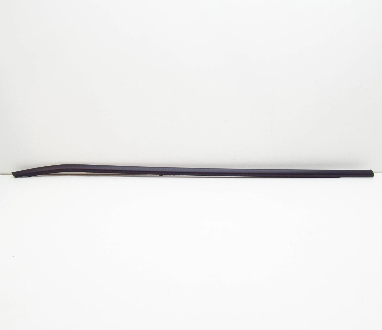 NEW BMW X1 F48 FRONT RIGHT DOOR WINDOW MOLDING 51337349642 ORIGINAL