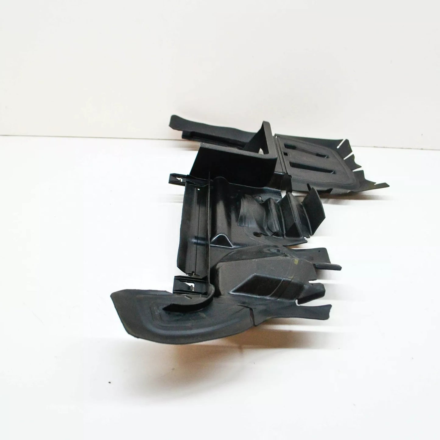 NEW AUDI A6 C8 FRONT RIGHT WIND DEFLECTOR 4K0121284BD ORIGINAL