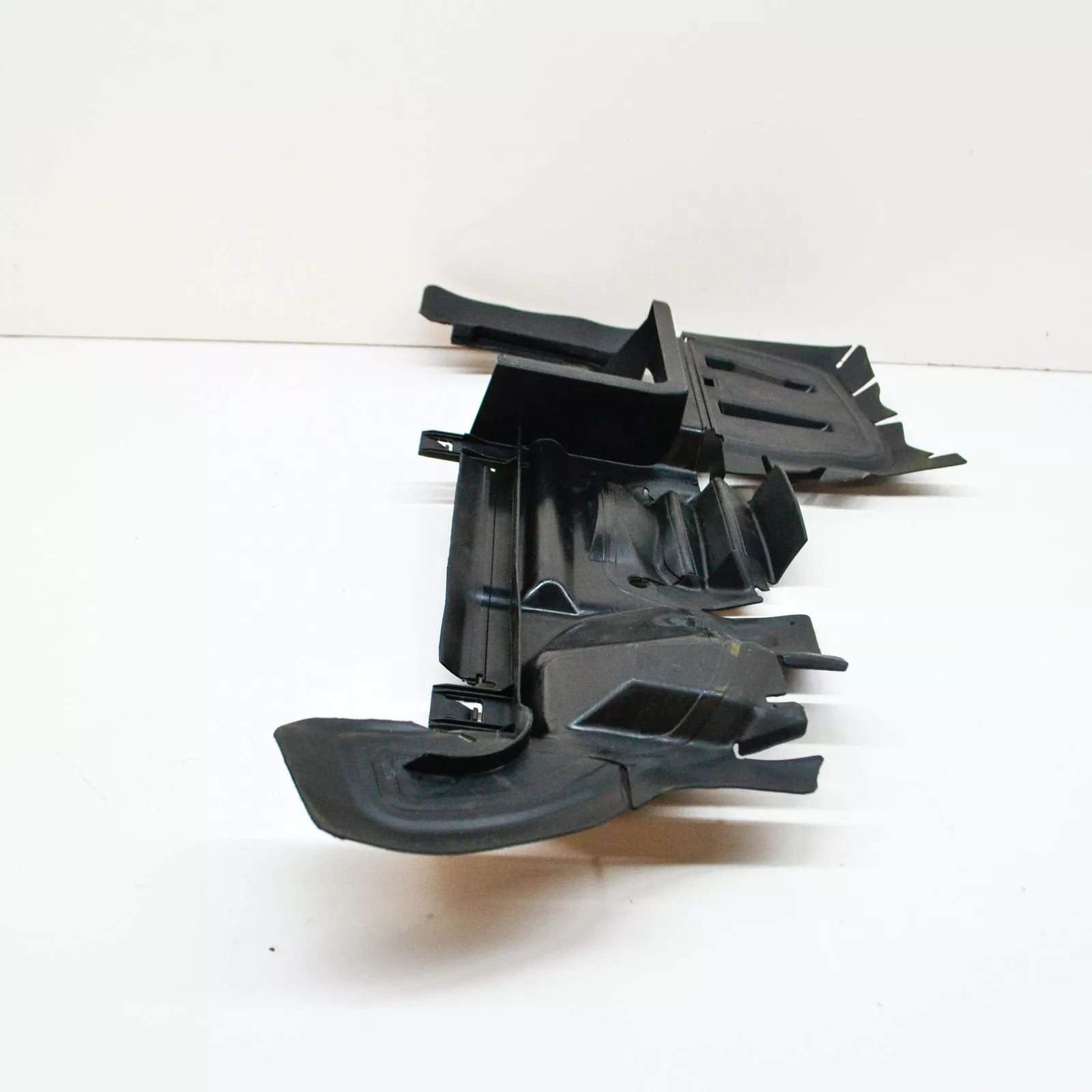 NEW AUDI A6 C8 FRONT RIGHT WIND DEFLECTOR 4K0121284BD ORIGINAL