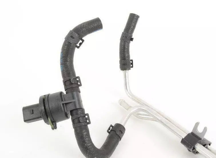 NEW AUDI A3 8P FUEL FEED/RETURN PIPE 03G130308N ORIGINAL