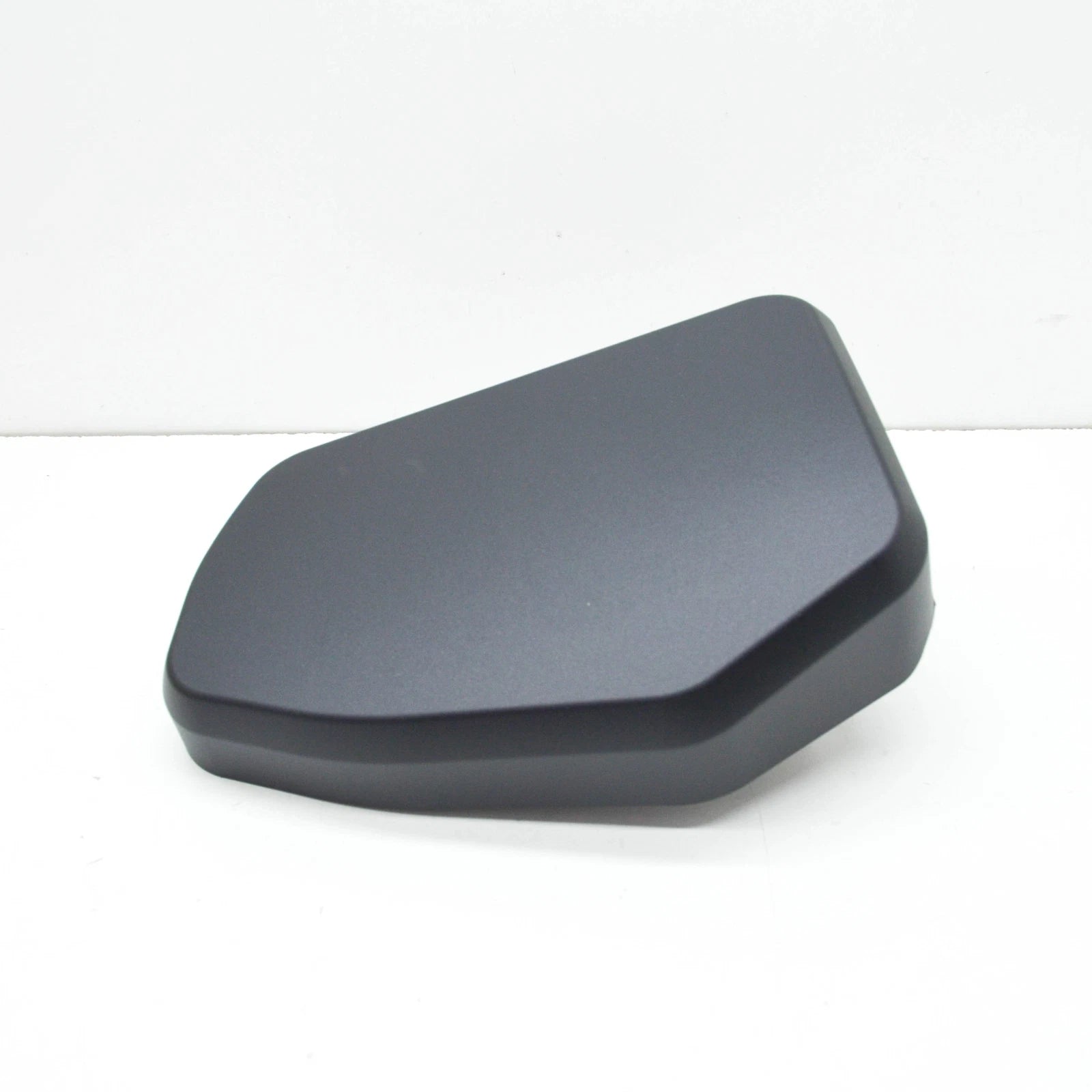 NEW BMW 5 G30 ENGINE CONTROL MODULE COVER 12908658374 8658374 ORIGINAL