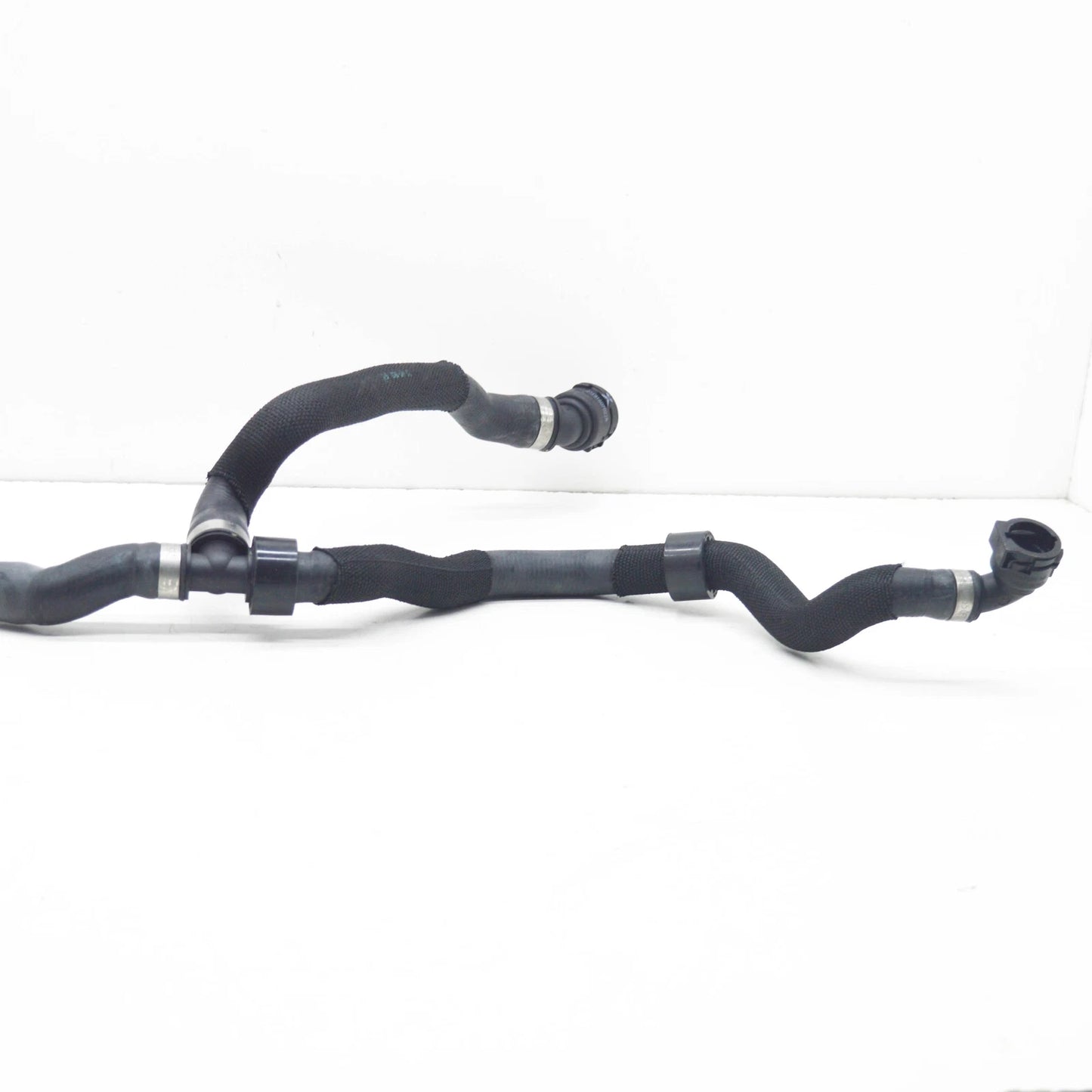 NEW BMW M5 F90 EXTERNAL RADIATOR COOLANT HOSE 17128747916 8747916 ORIGINAL