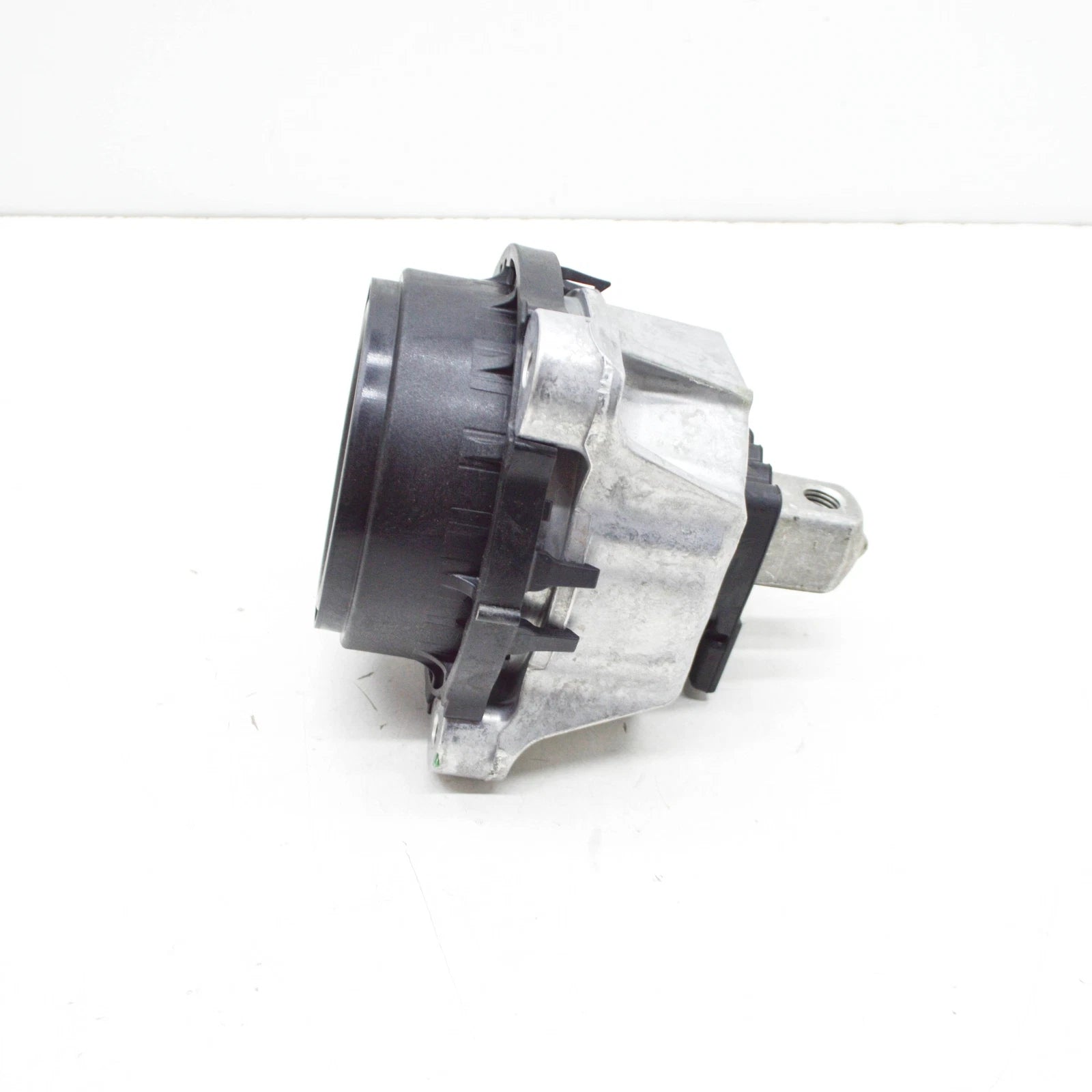 NEW BMW 5 G30 LEFT ENGINE MOUNT 22116860463 ORIGINAL