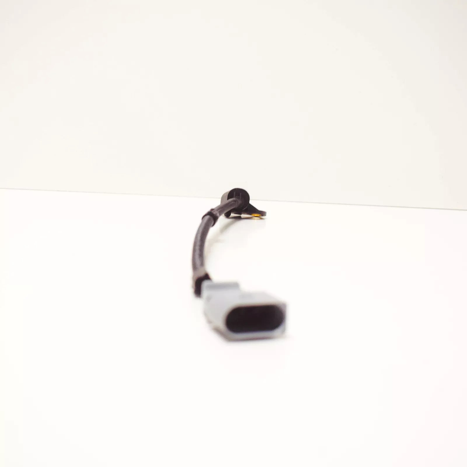 NEW AUDI A3 8P ENGINE CAMSHAFT POSITION SENSOR 03G957147B