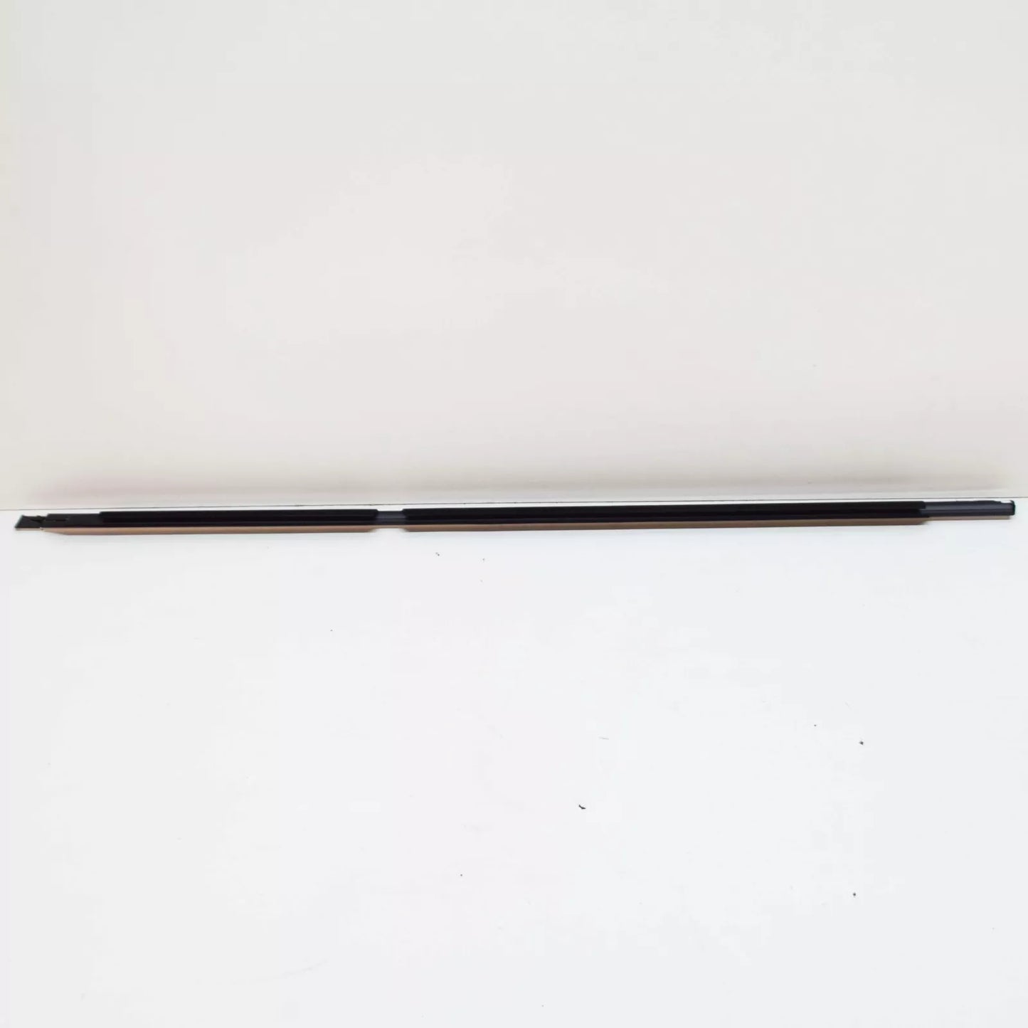 NEW MB C W204 REAR RIGHT DOOR WINDOW OUTSIDE SEALING FRAME A2047351665 ORIGINAL