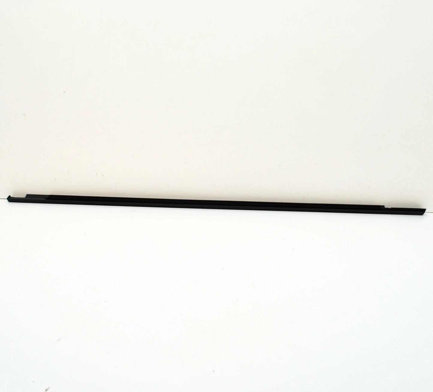 NEW VW TOURAN 5T FRONT RIGHT OUTER DOOR WINDOW GLASS SEAL 5TA837478A5AP