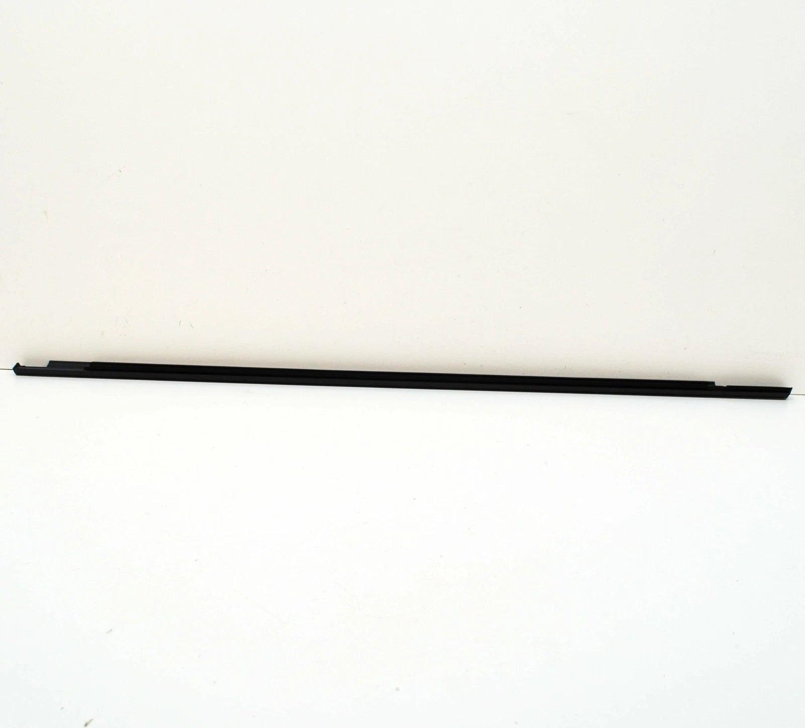 NEW VW TOURAN 5T FRONT RIGHT OUTER DOOR WINDOW GLASS SEAL 5TA837478A5AP