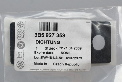 new vw golf plus 5m1, 521 rear number plate light seal 3b5827359 original