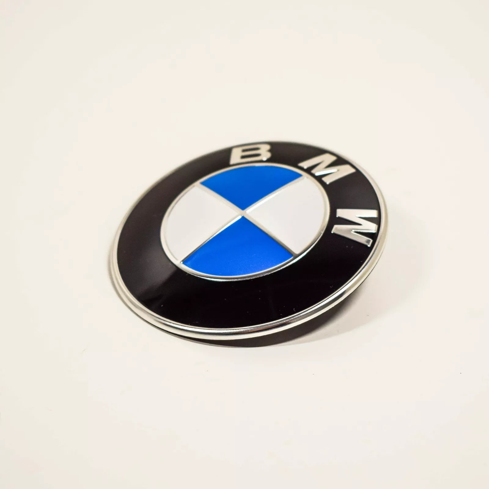 NEW BMW X5 E70 FRONT BONNET HOOD BADGE EMBLEM 51148132375 8132375 ORIGINAL