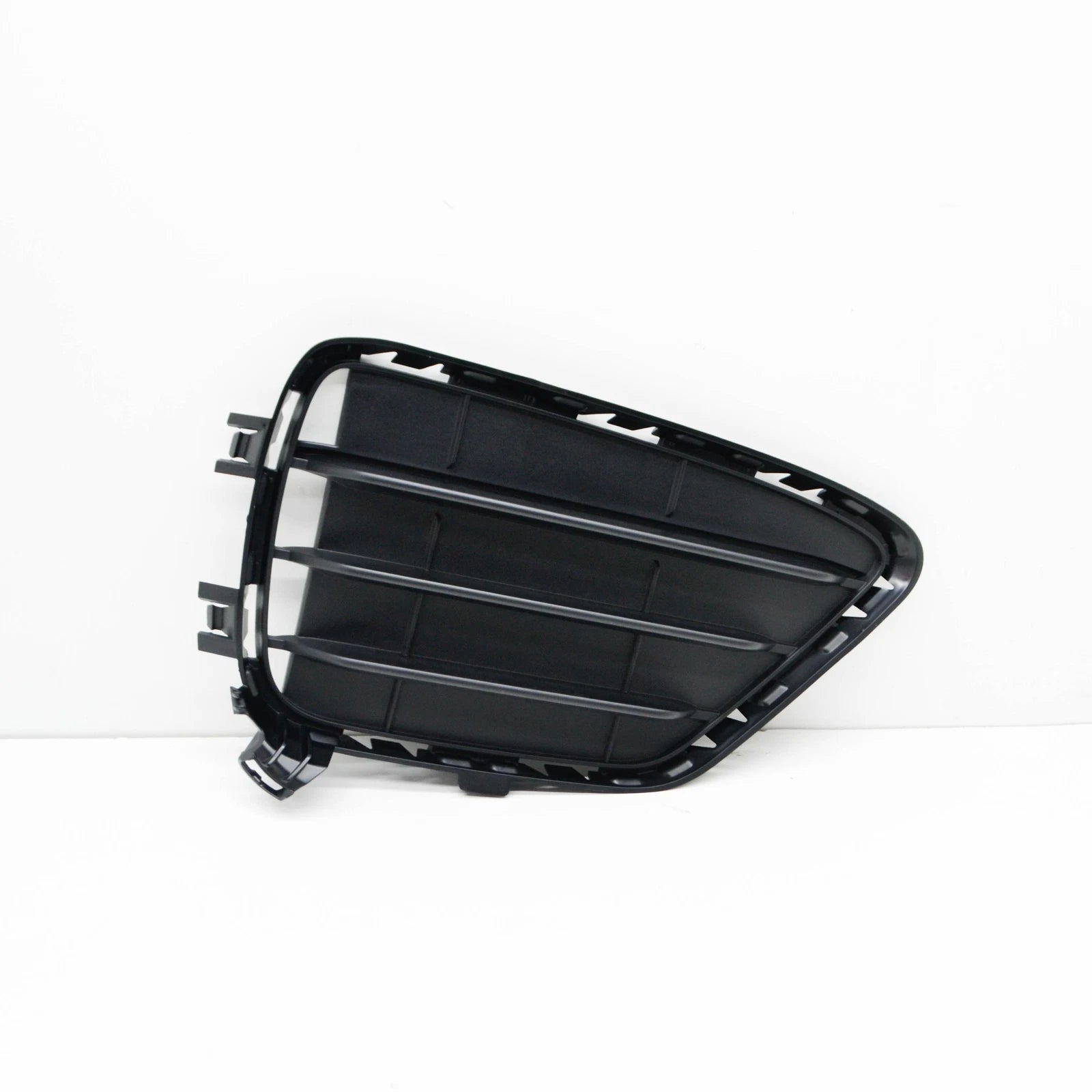 NEW BMW X4 F26 FRONT BUMPER RIGHT CLOSED GRILLE 51117338512 7338512 ORIGINAL