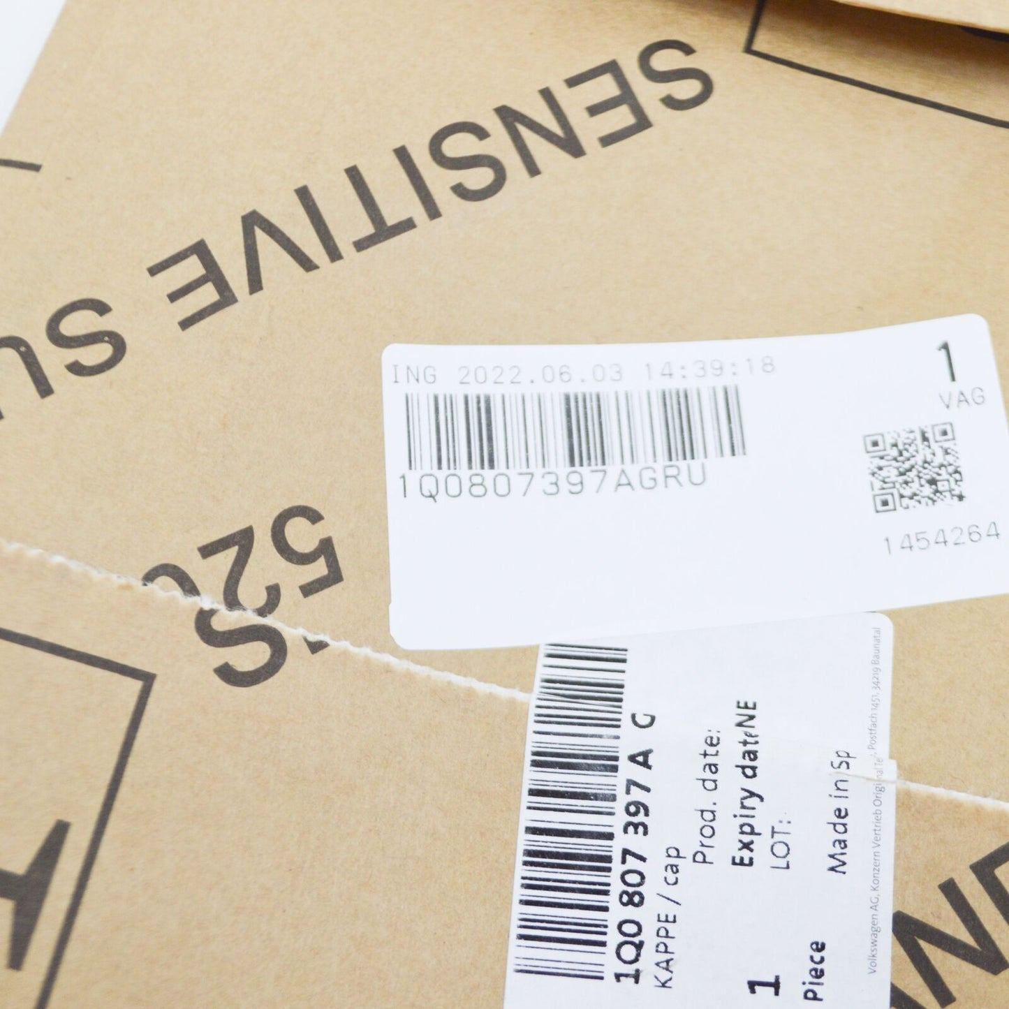 NEW VOLKSWAGEN EOS REAR BUMPER COVER CAP 1Q0807397AGRU ORIGINAL