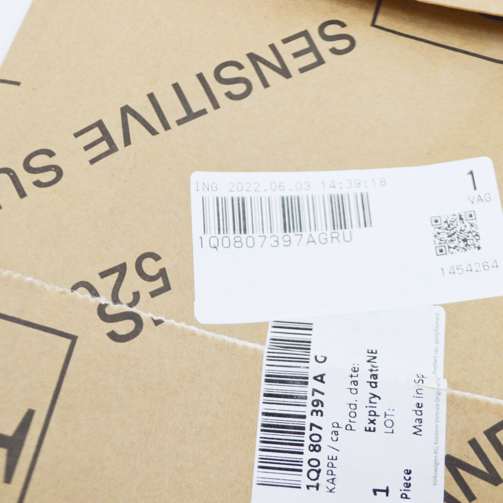 NEW VOLKSWAGEN EOS REAR BUMPER COVER CAP 1Q0807397AGRU ORIGINAL