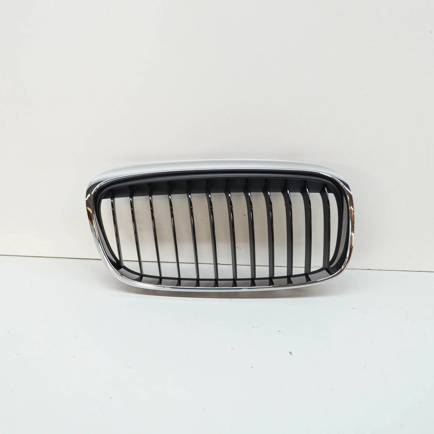 NEW BMW 2 F45 FRONT RADIATOR RIGHT GRILLE 51137300544 7300544 2015 ORIGINAL
