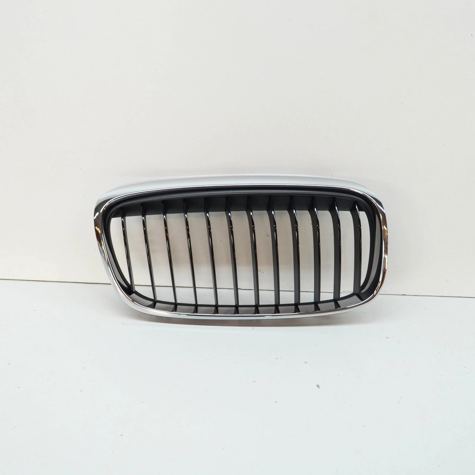 NEW BMW 2 F45 FRONT RADIATOR RIGHT GRILLE 51137300544 7300544 2015 ORIGINAL