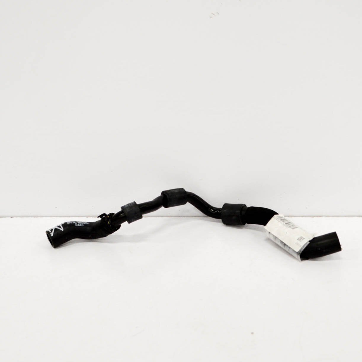 NEW AUDI A3 8VA BREATHER LINE PIPE 5Q0121064AT ORIGINAL