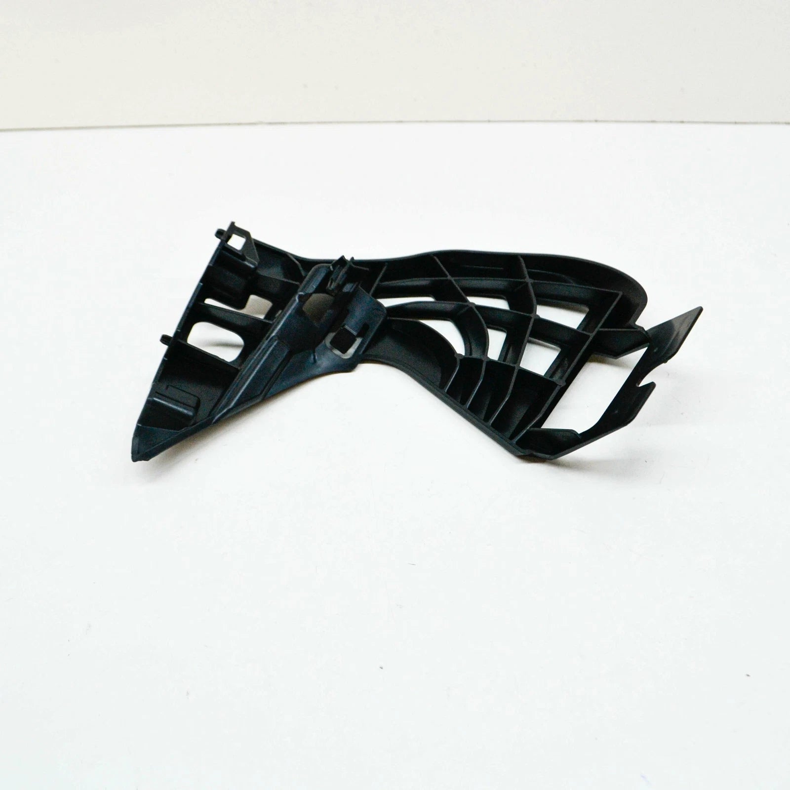 NEW BMW 5 G30 FRONT LEFT FOG LIGHT SUPPORT 7385345 51117385345 ORIGINAL