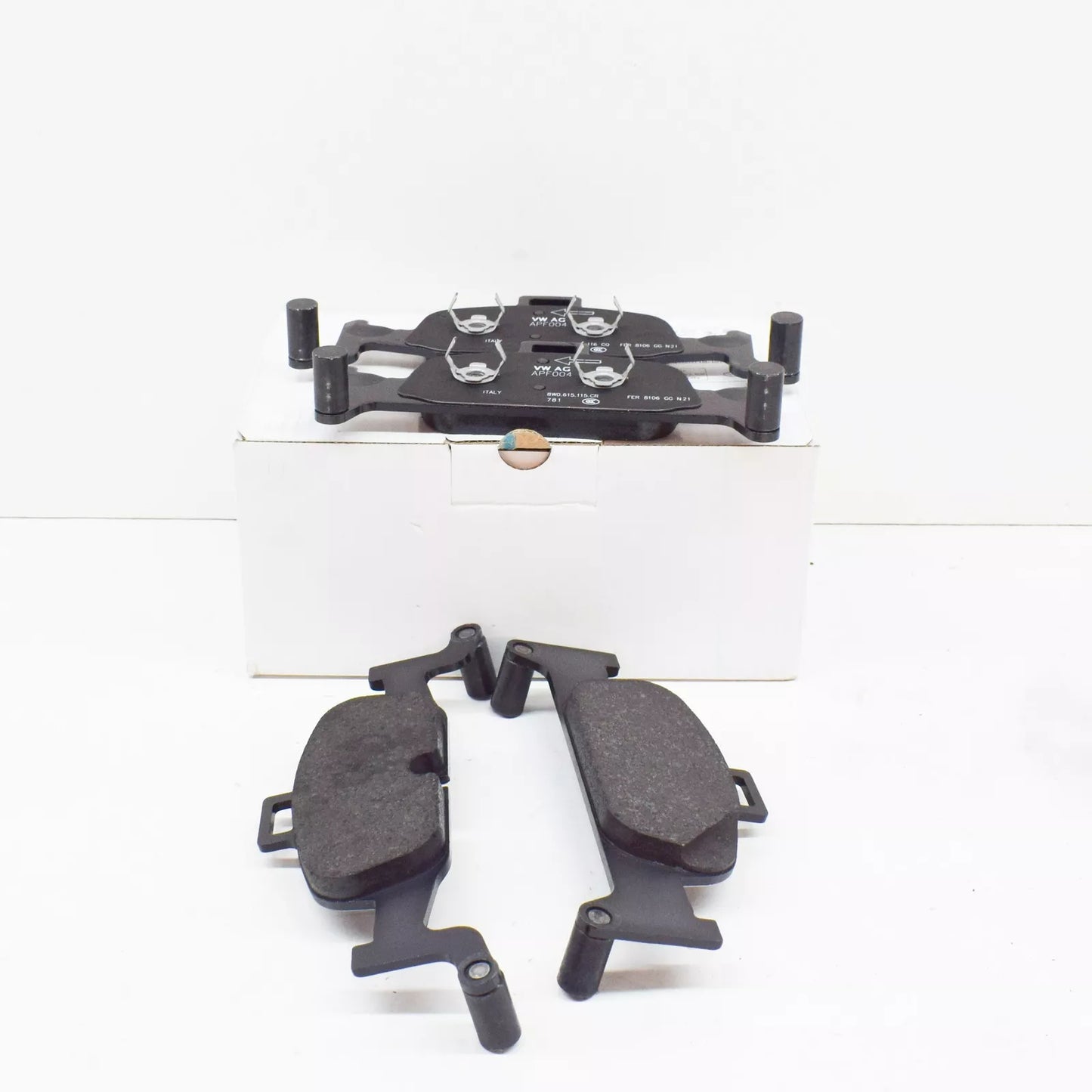 NEW AUDI A4 B9 FRONT WHEEL BRAKE PAD SET 8W0698151BB ORIGINAL