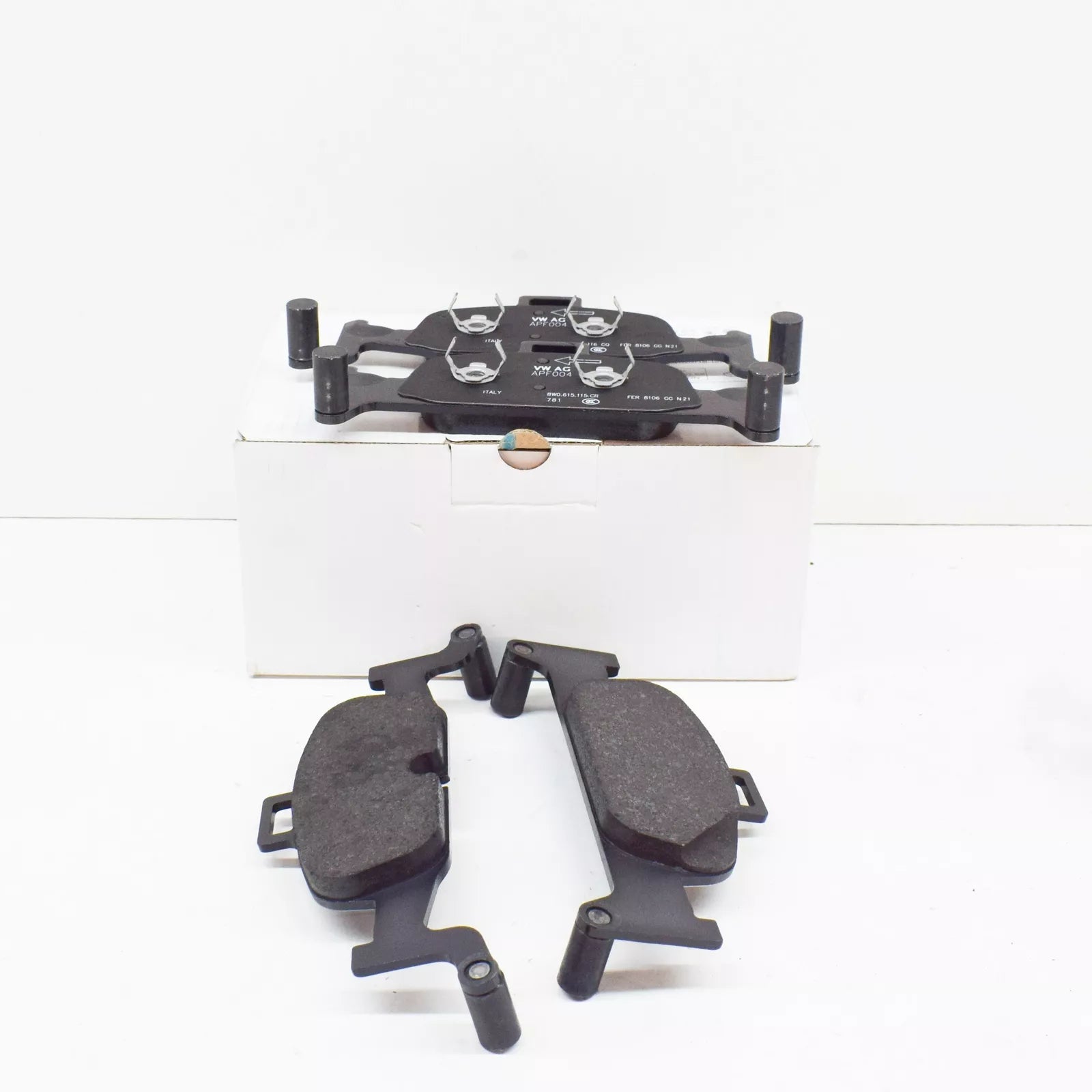 NEW AUDI A4 B9 FRONT WHEEL BRAKE PAD SET 8W0698151BB ORIGINAL