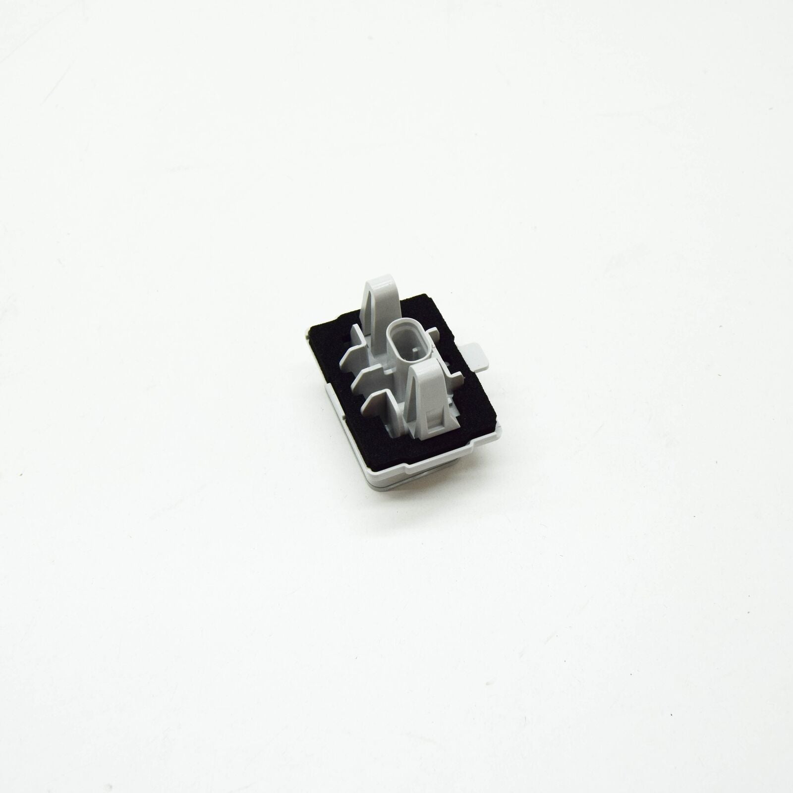 NEW MERCEDES-BENZ C-CLASS W205 REAR LICENSE PLATE LIGHT A0999067000 ORIGINAL