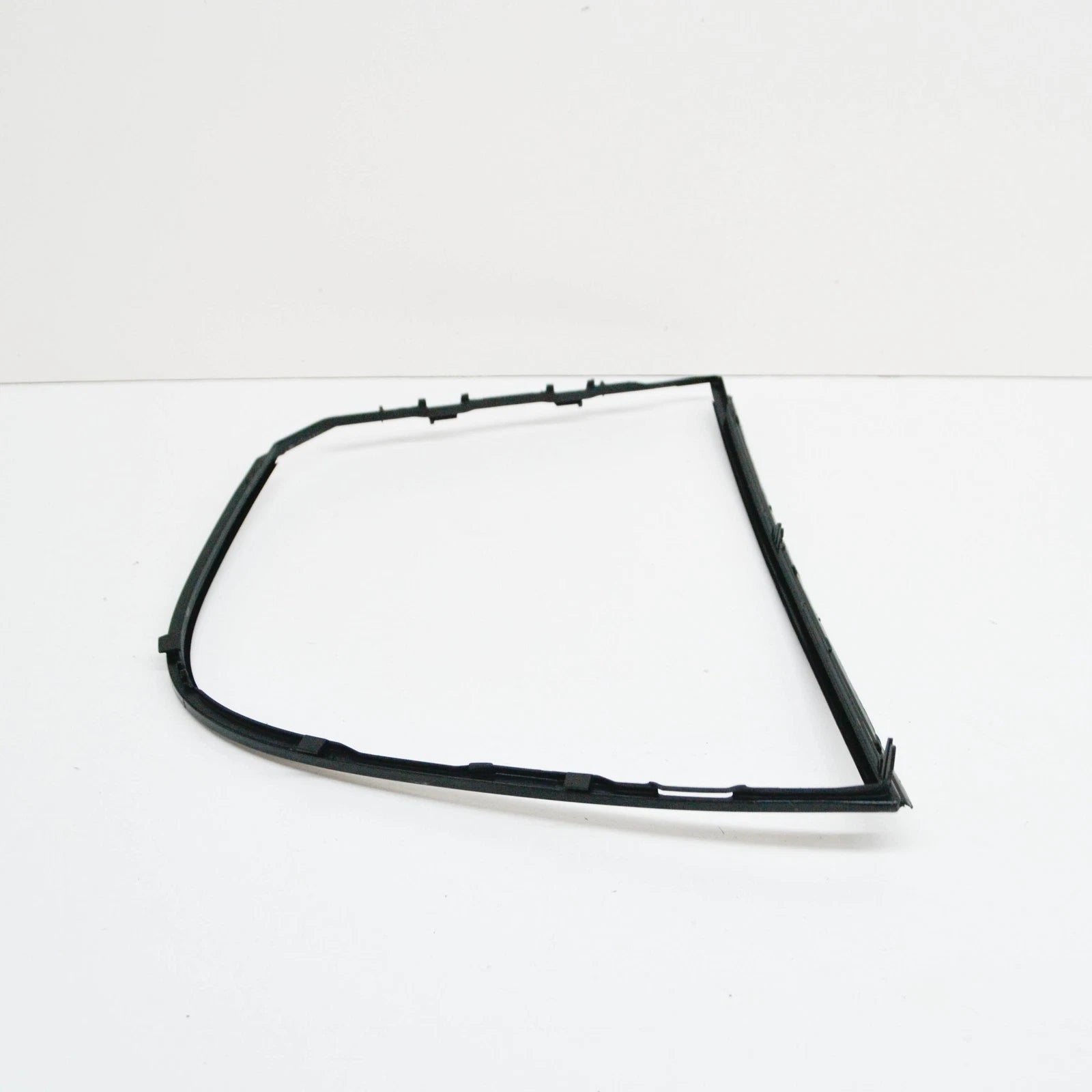 NEW BMW 3 E90 REAR RIGHT DOOR SIDE WINDOW VENT SEAL 7060220 51347060220 ORIGINAL